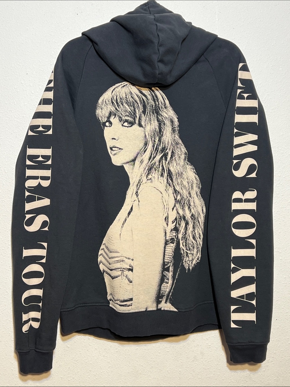 Taylor Swift The Eras Tour Hoodie Sweatshirt Official Merchandise Size Medium